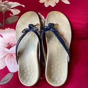Vionic Bella flip flops